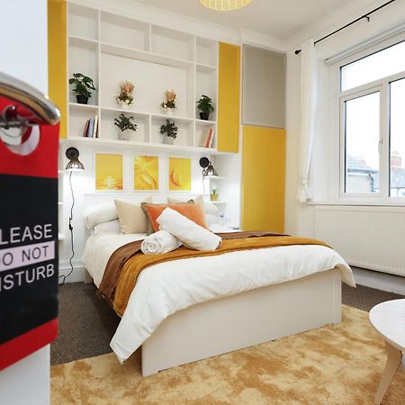 Cardiff City Guesthouse, Central Rooms, Fast Wi-Fi, On-Street Parking Exterior photo