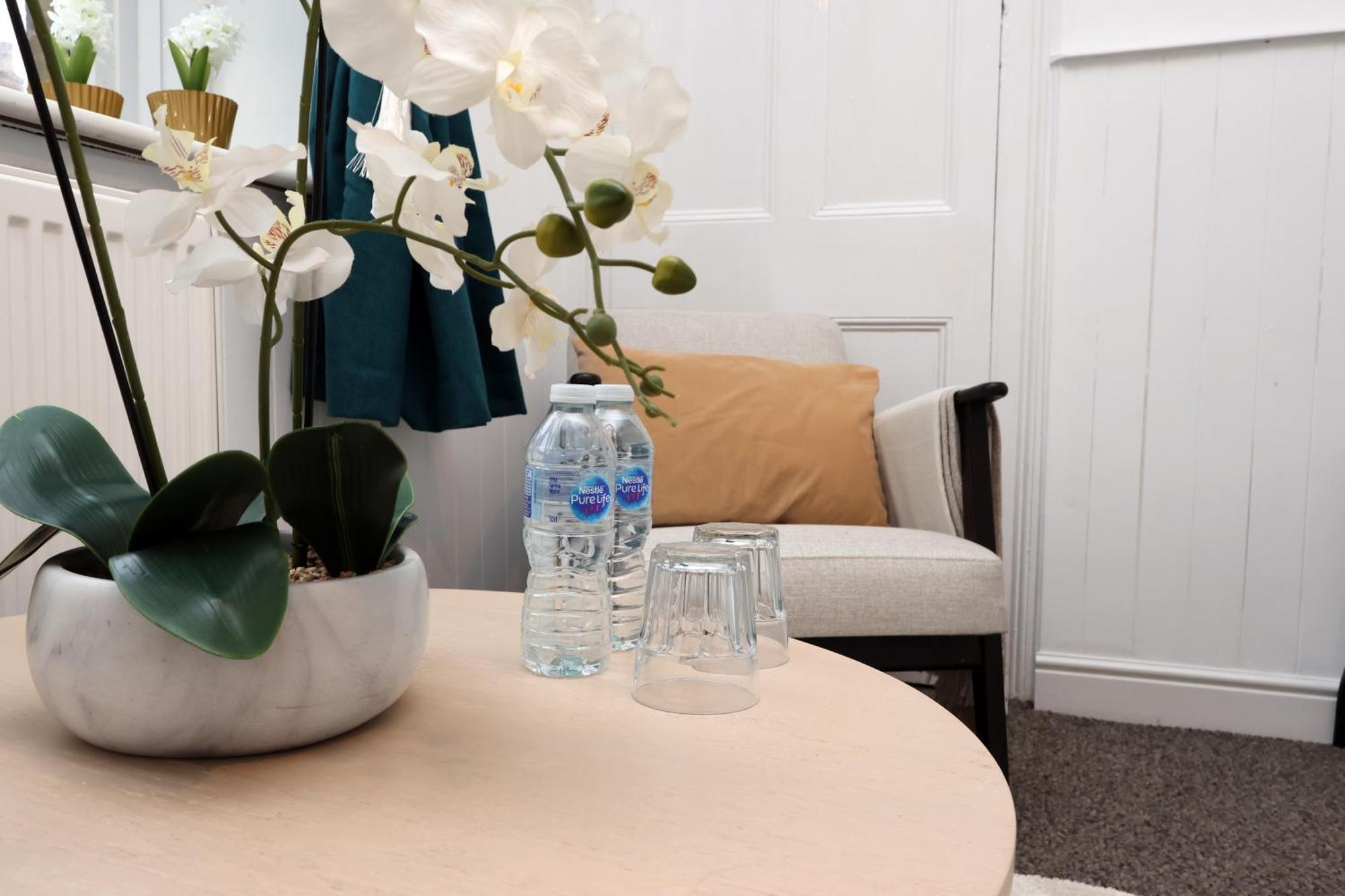 Cardiff City Guesthouse, Central Rooms, Fast Wi-Fi, On-Street Parking Exterior photo