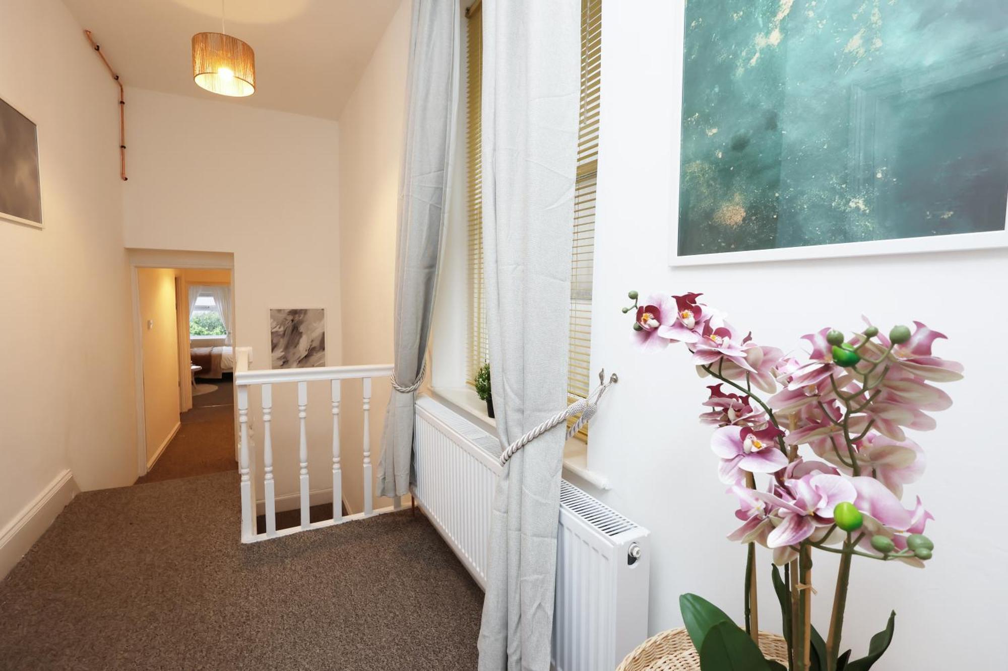 Cardiff City Guesthouse, Central Rooms, Fast Wi-Fi, On-Street Parking Exterior photo
