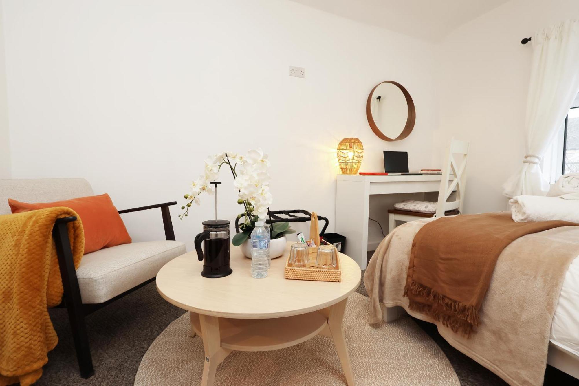 Cardiff City Guesthouse, Central Rooms, Fast Wi-Fi, On-Street Parking Exterior photo