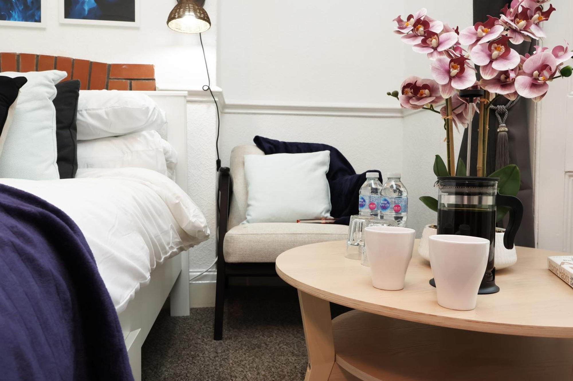 Cardiff City Guesthouse, Central Rooms, Fast Wi-Fi, On-Street Parking Exterior photo
