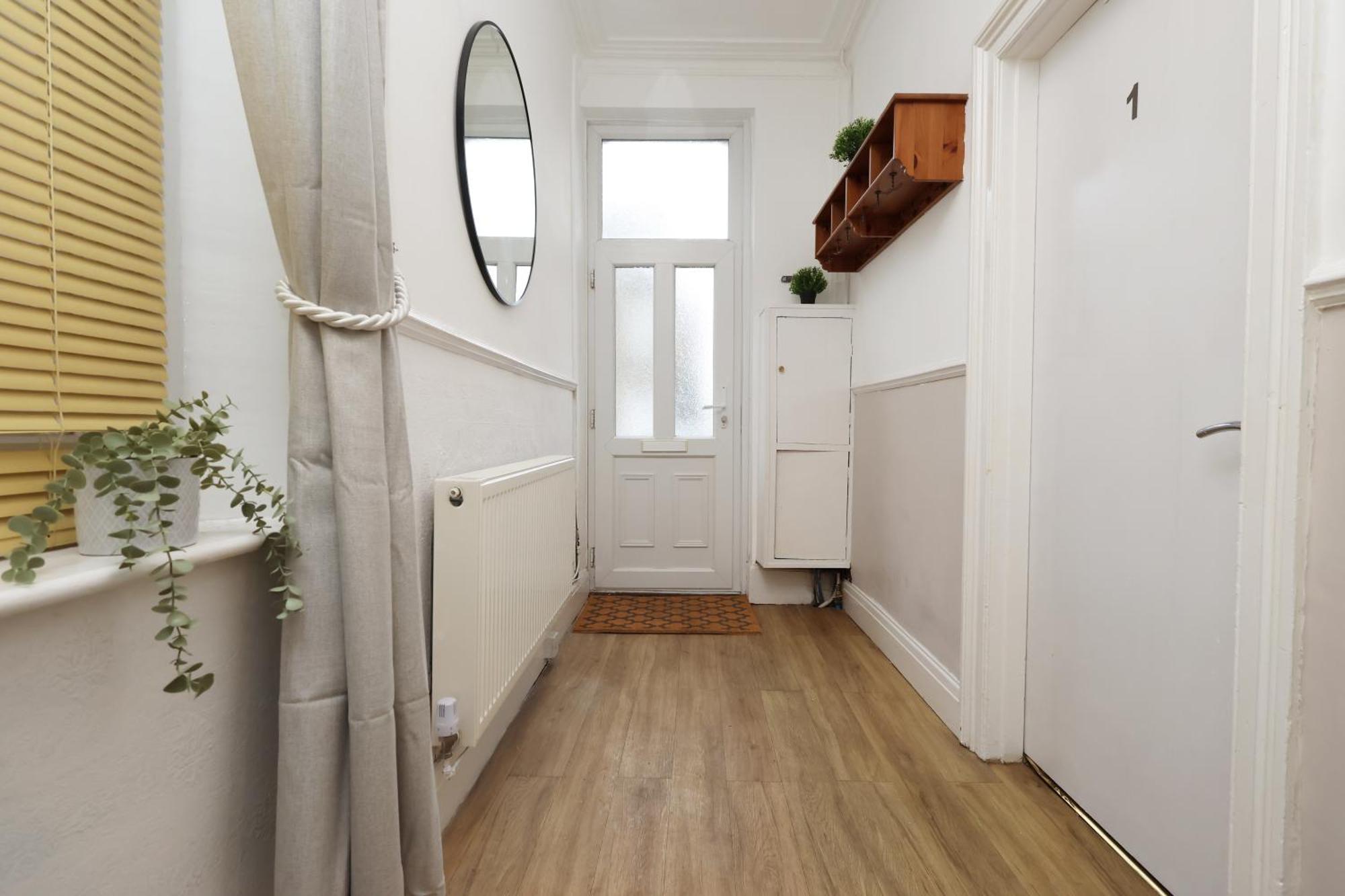 Cardiff City Guesthouse, Central Rooms, Fast Wi-Fi, On-Street Parking Exterior photo