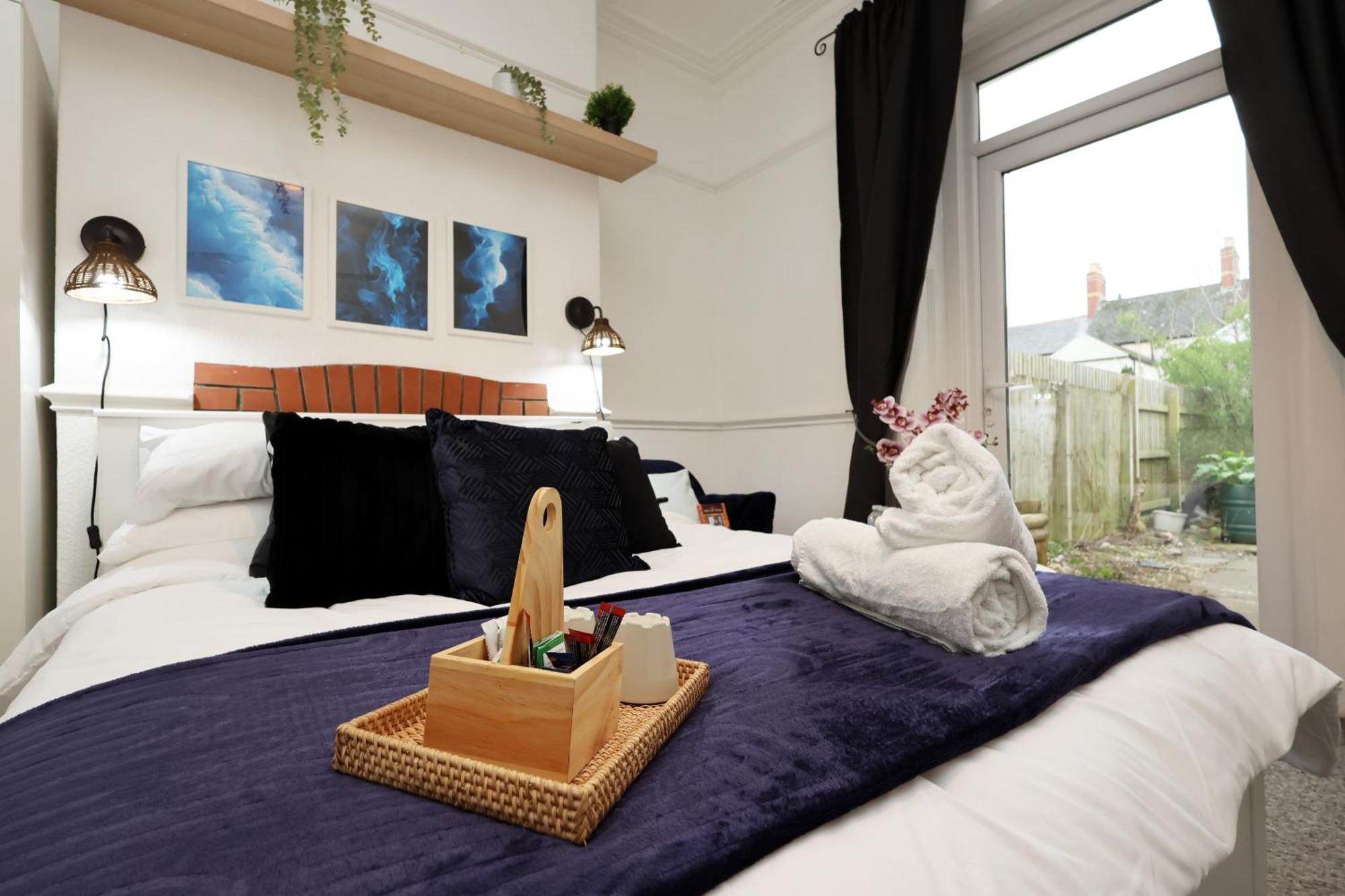 Cardiff City Guesthouse, Central Rooms, Fast Wi-Fi, On-Street Parking Exterior photo