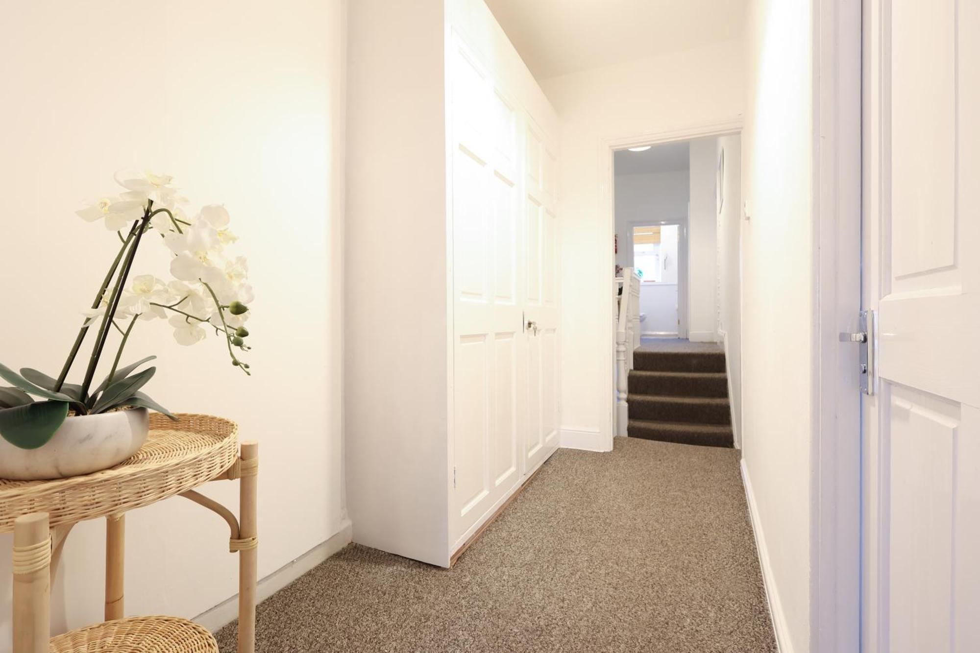Cardiff City Guesthouse, Central Rooms, Fast Wi-Fi, On-Street Parking Exterior photo