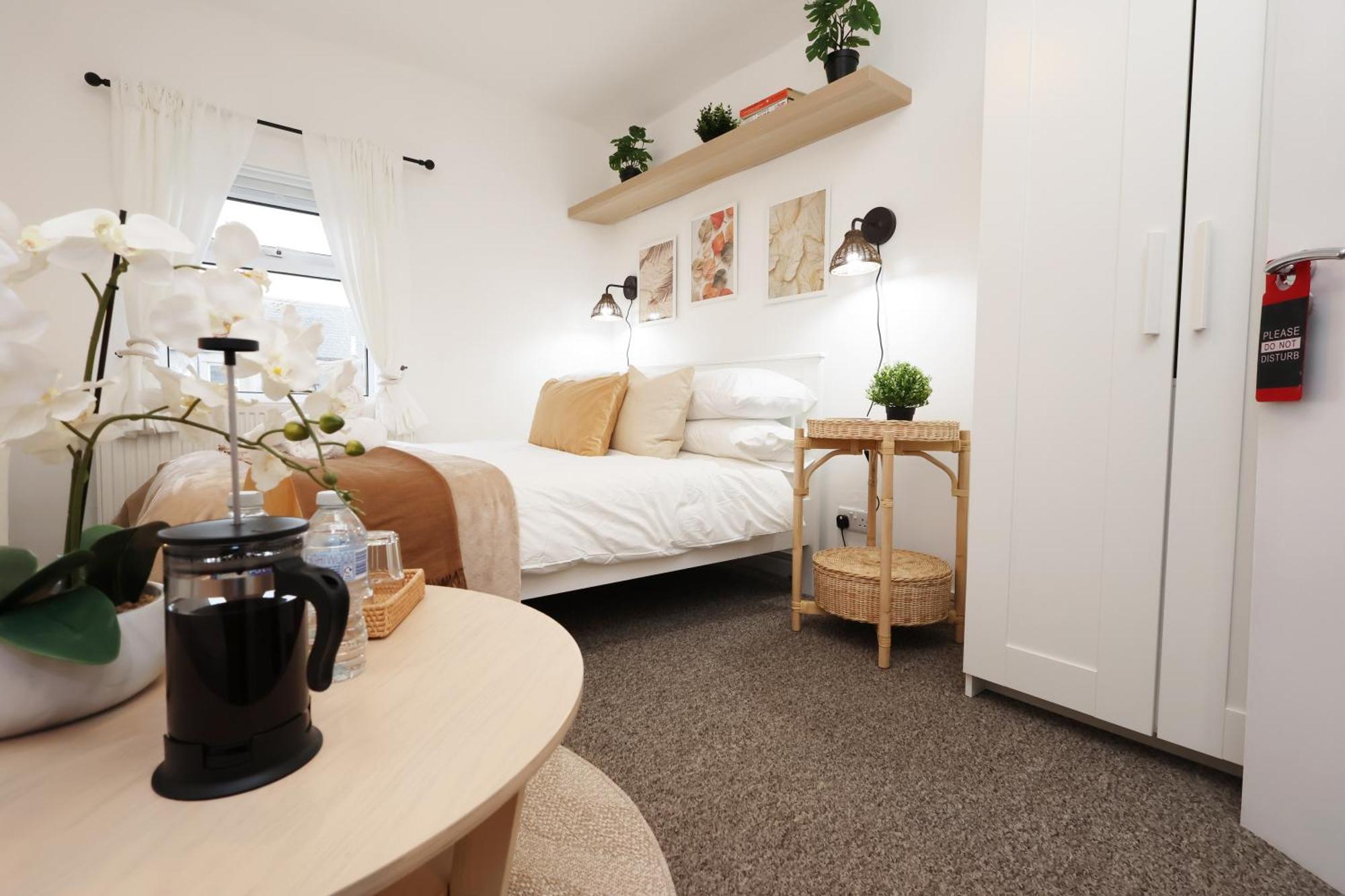 Cardiff City Guesthouse, Central Rooms, Fast Wi-Fi, On-Street Parking Exterior photo