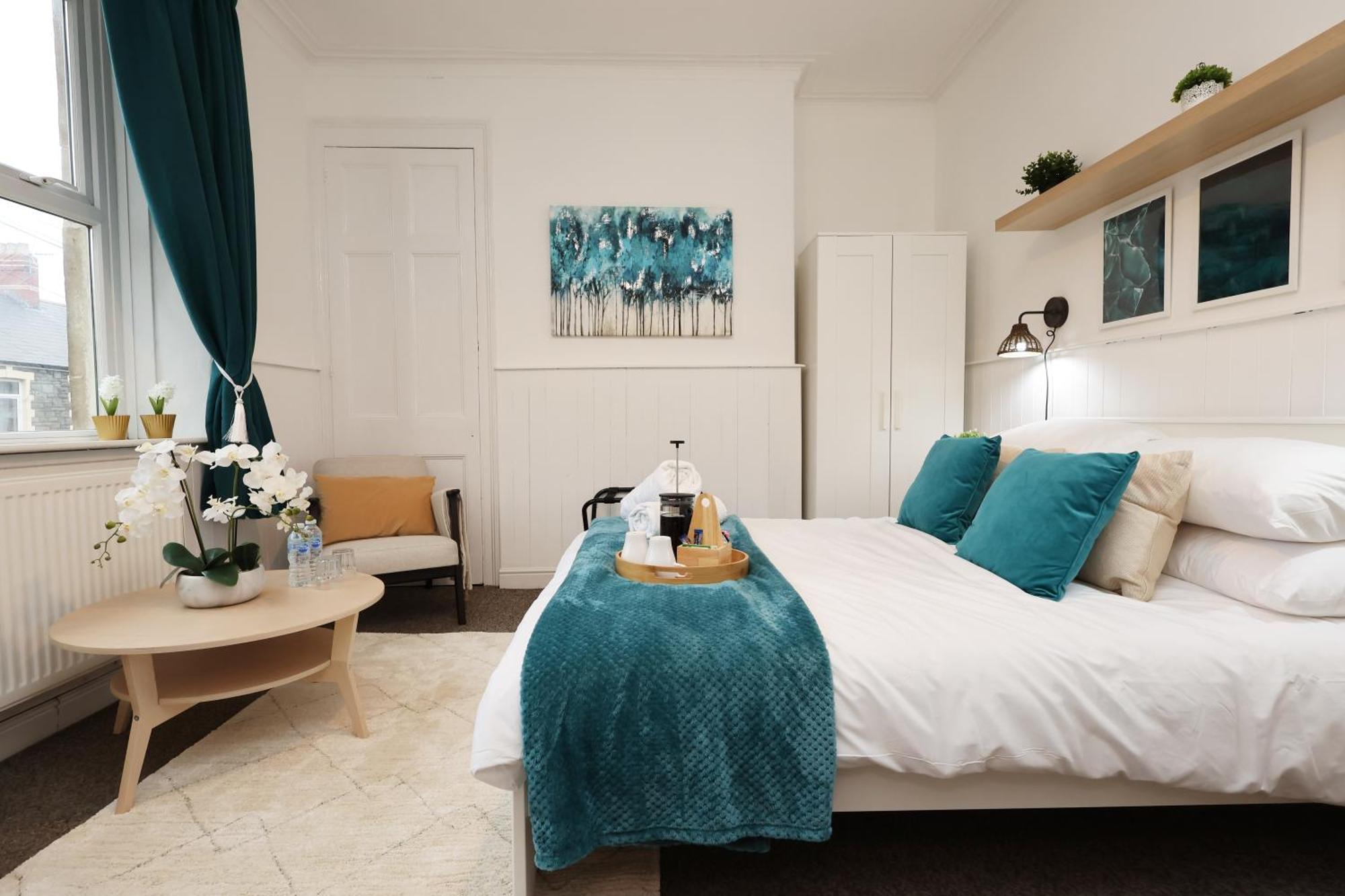 Cardiff City Guesthouse, Central Rooms, Fast Wi-Fi, On-Street Parking Exterior photo