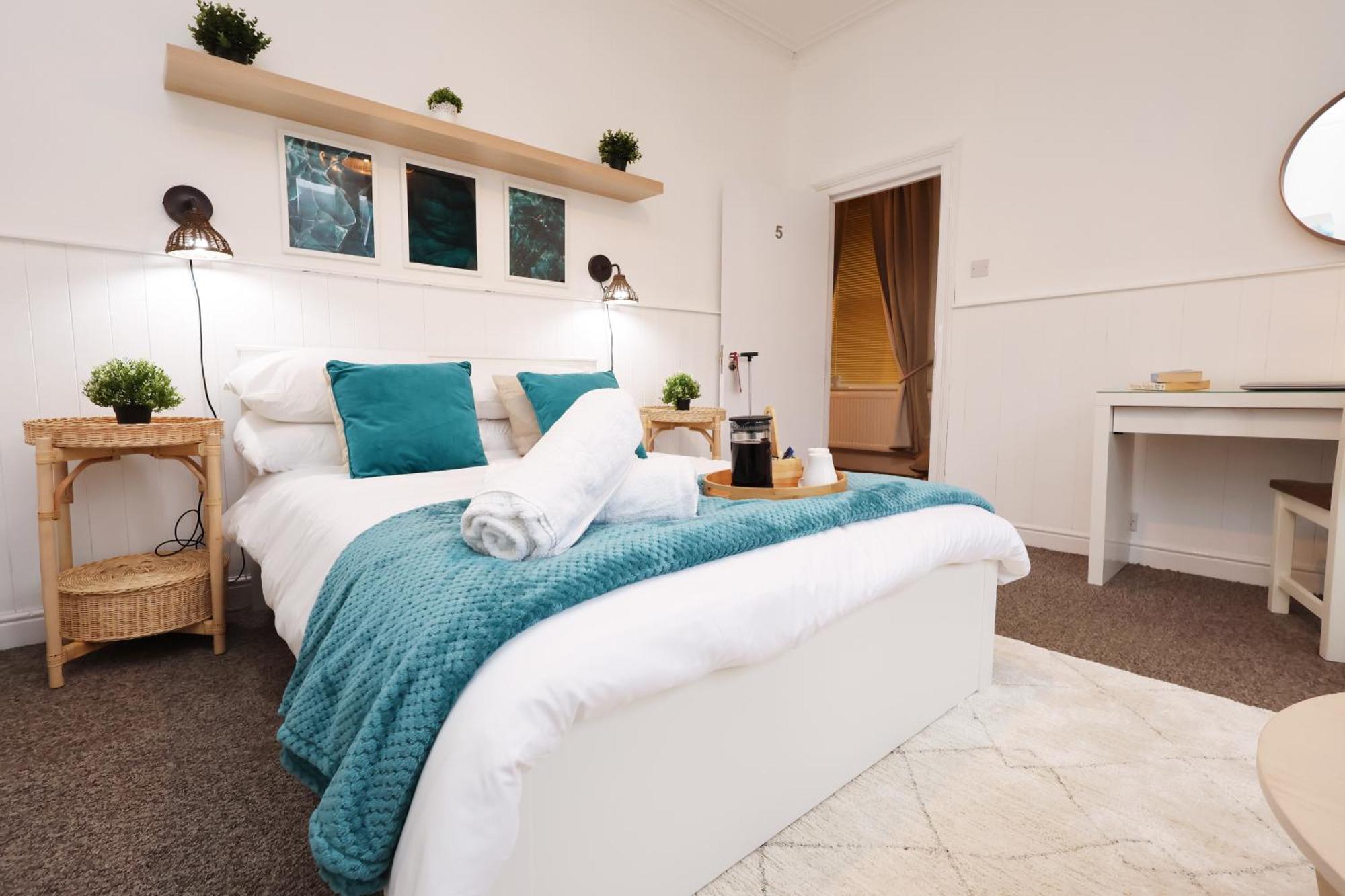 Cardiff City Guesthouse, Central Rooms, Fast Wi-Fi, On-Street Parking Exterior photo